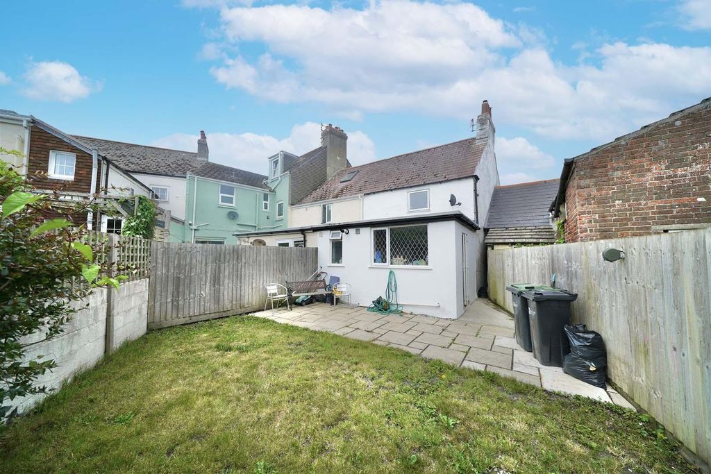 Property photo 1 of 10 Wykesquaregarden.Jpg