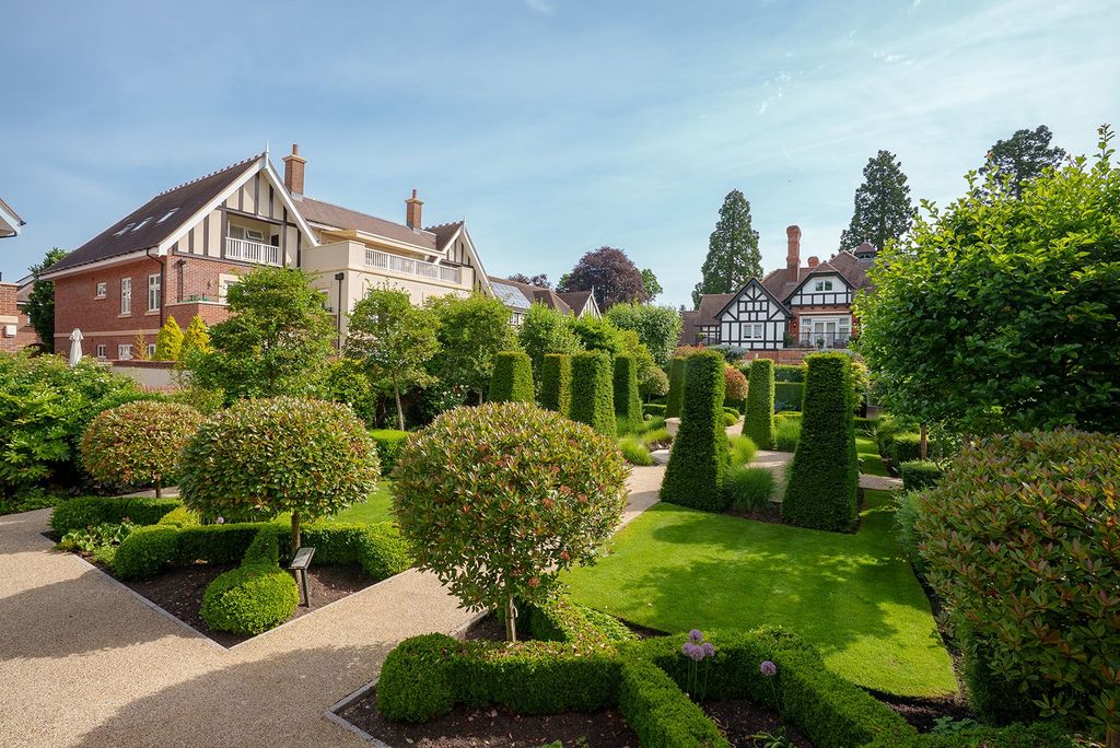 Additional image 22 of 3 bed flat for saleQueen Elizabeth Crescent, Beaconsfield, Buckinghamshire HP9