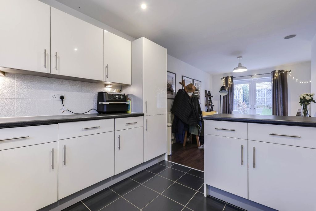 Property photo 3 of 19 Picture No. 02