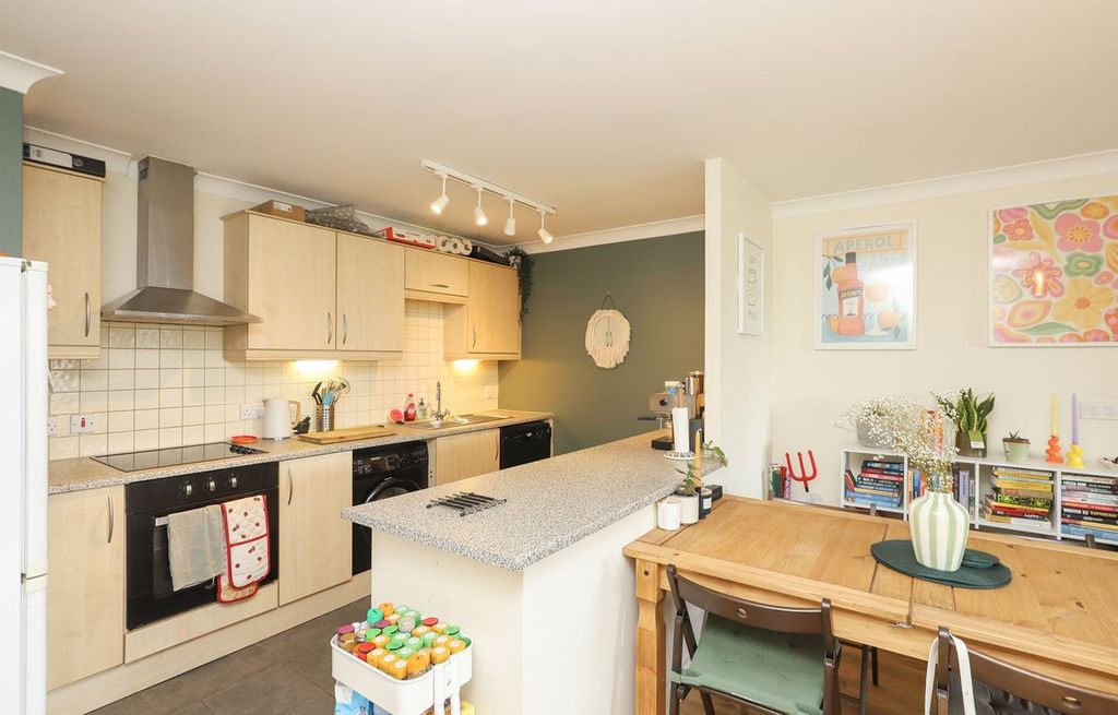 Property photo 2 of 20