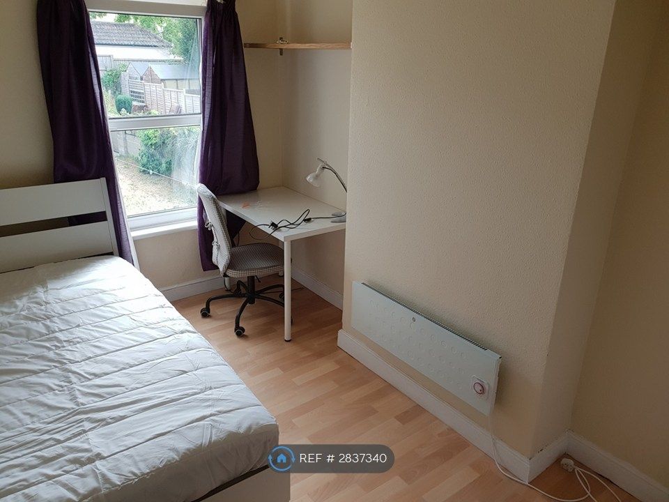 Property photo 3 of 11 Bedroom 2