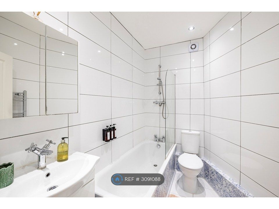 Property photo 3 of 17 Full Bathroom