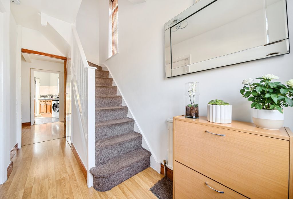 Property photo 2 of 13 1340477-2-689F0F0...