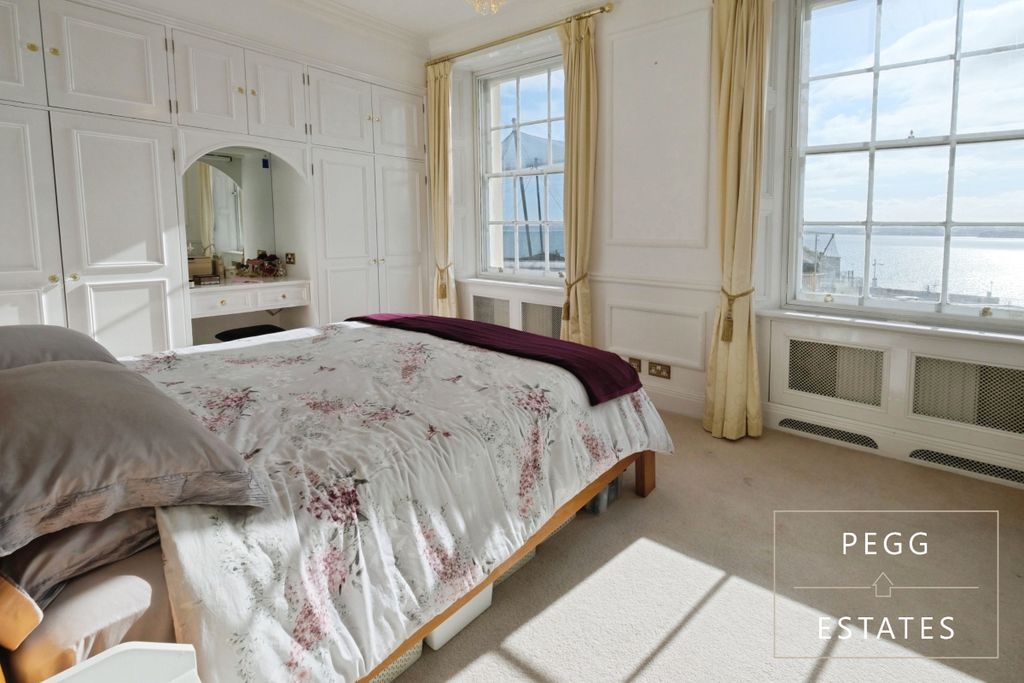 Property photo 2 of 39