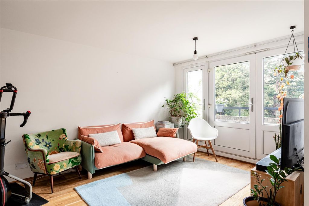 Property photo 3 of 14 Leo Court-4.Jpg