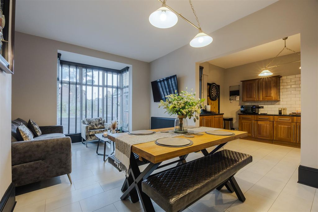 Property photo 2 of 21 Dining Room