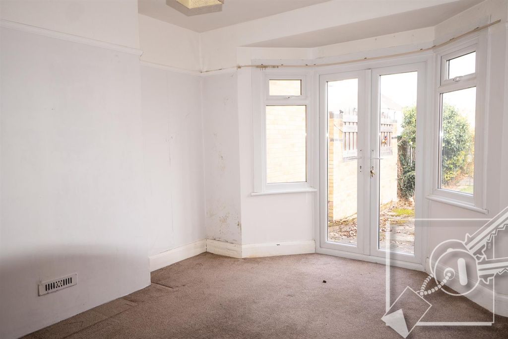 Property photo 3 of 18 Dining Room