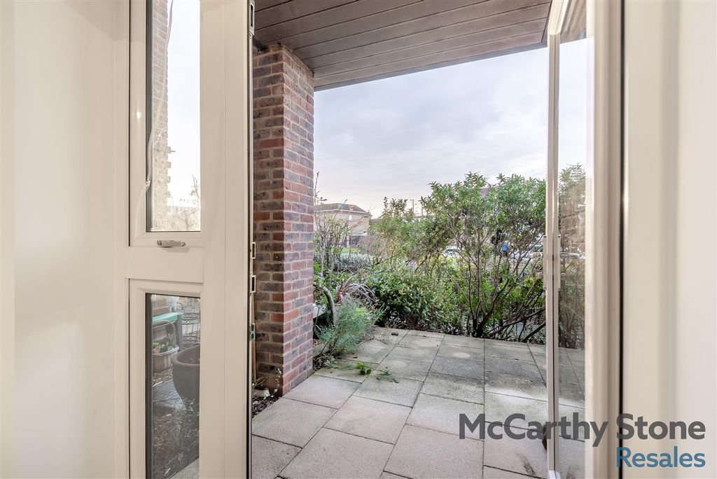 Property photo 3 of 14 8669239-Interior16.Jpg