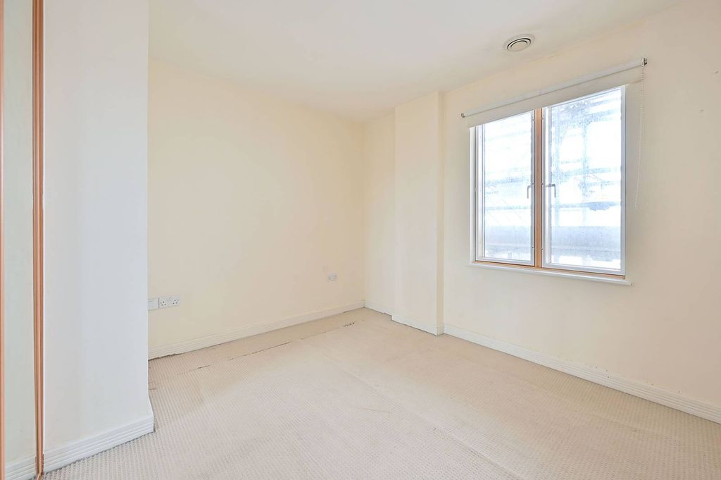 Property photo 1 of 4