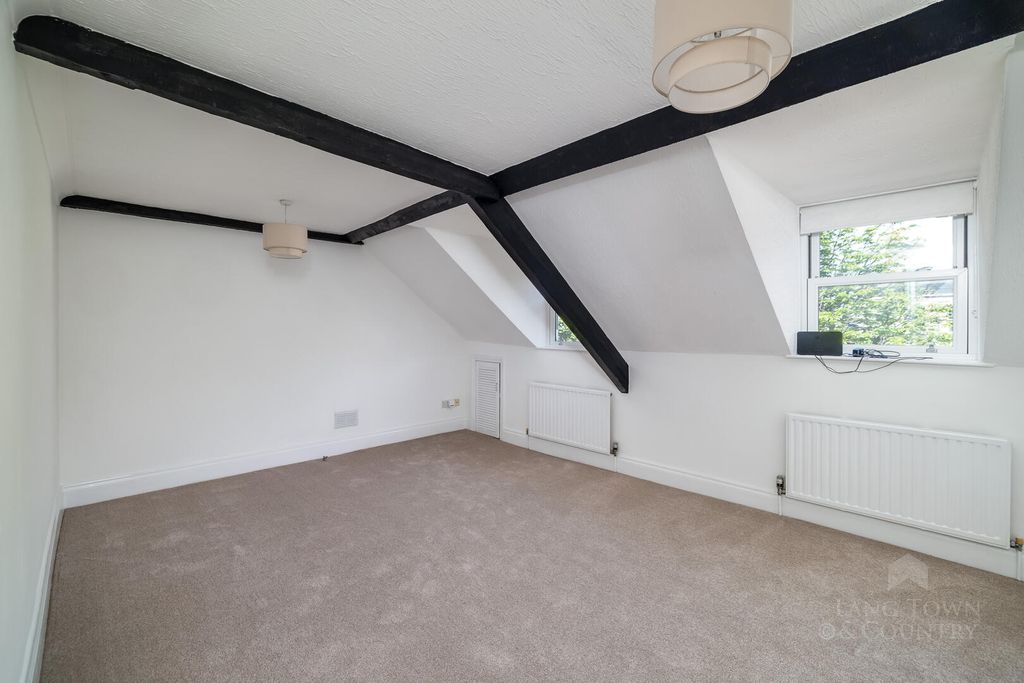 Property photo 3 of 11 Loft