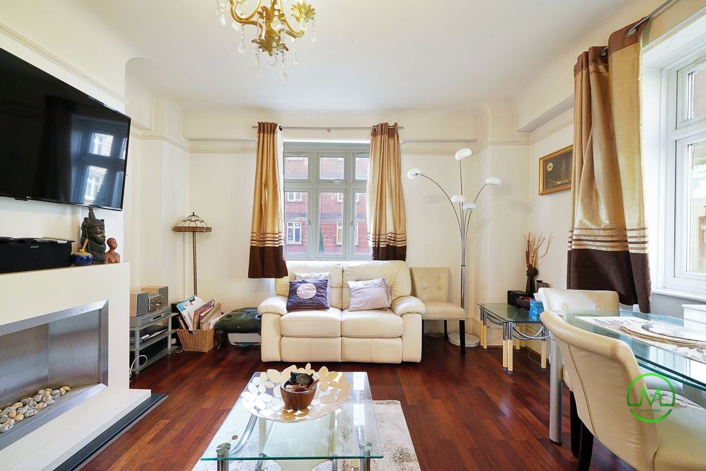 Property photo 1 of 14 Ground Floor Three Bedroom Flat