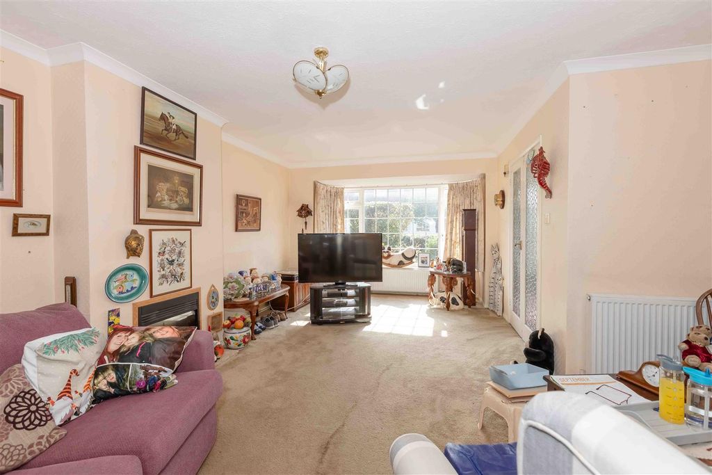 Property photo 2 of 12 Rusper Rd South_12.Jpg