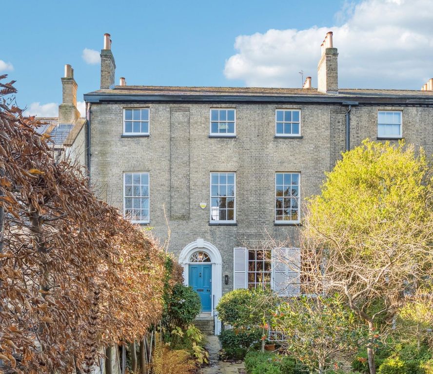 Property photo 2 of 19 Image