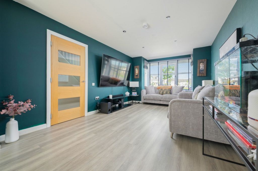 Property photo 2 of 35