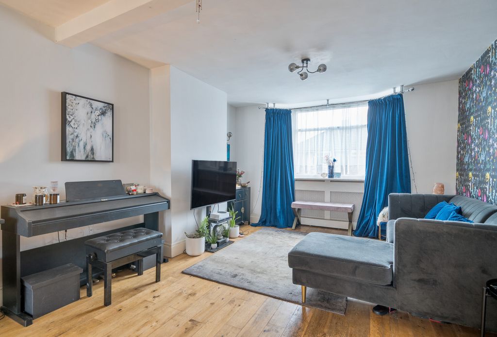 Property photo 2 of 20 1395744-15-69661E...