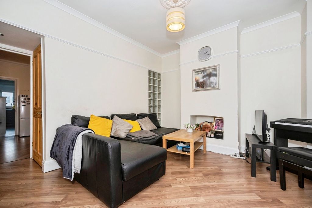 Property photo 3 of 14