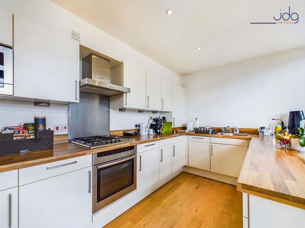 Property photo 3 of 16 Kitchen