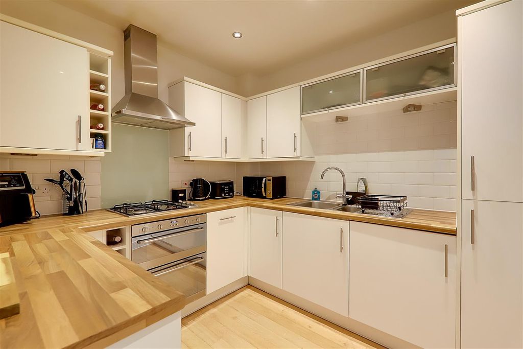Property photo 3 of 20 Hb3992Itreecarbobjmk_W.Jpg