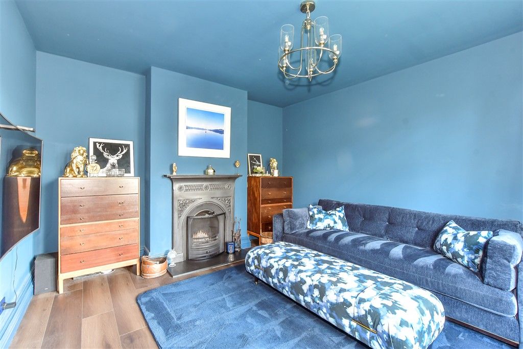 Property photo 3 of 12 Lounge