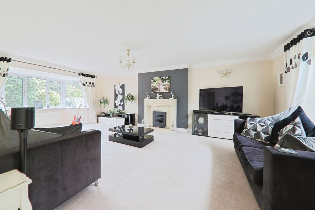 Property photo 2 of 33 4389785