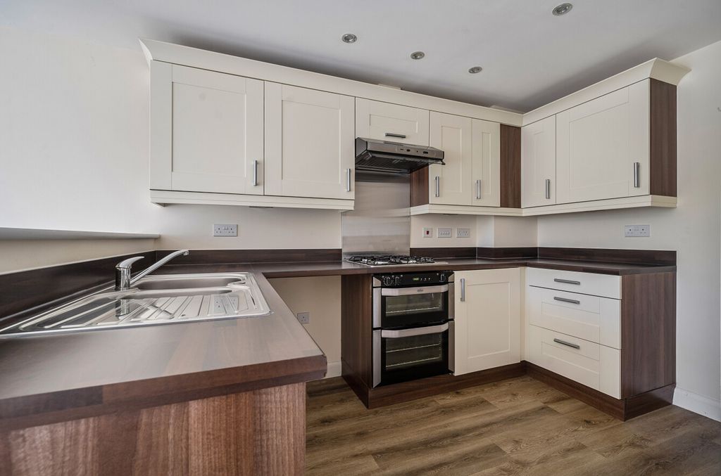 Property photo 3 of 15 Kitchen