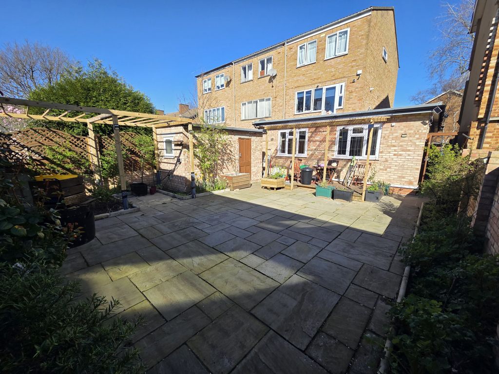 Property photo 2 of 11 Gallery