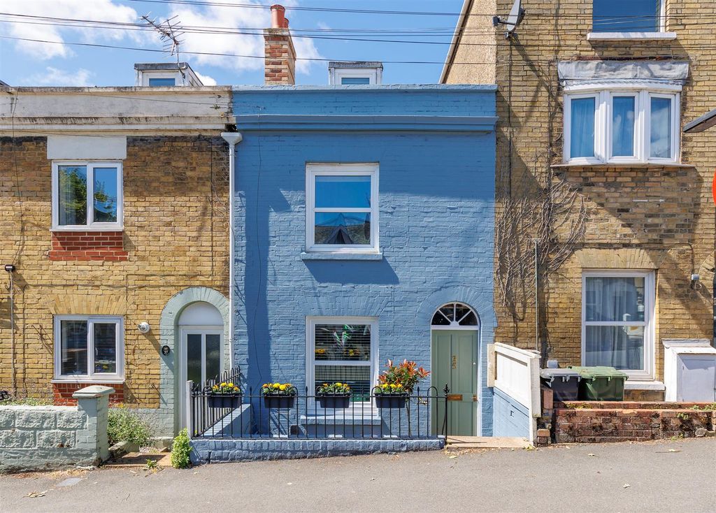 Property photo 1 of 20 Terraced Period Home In Central Cowes