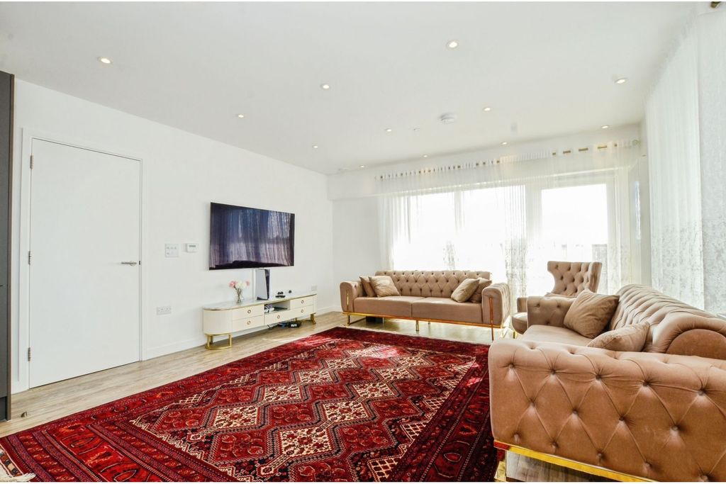 Property photo 3 of 20