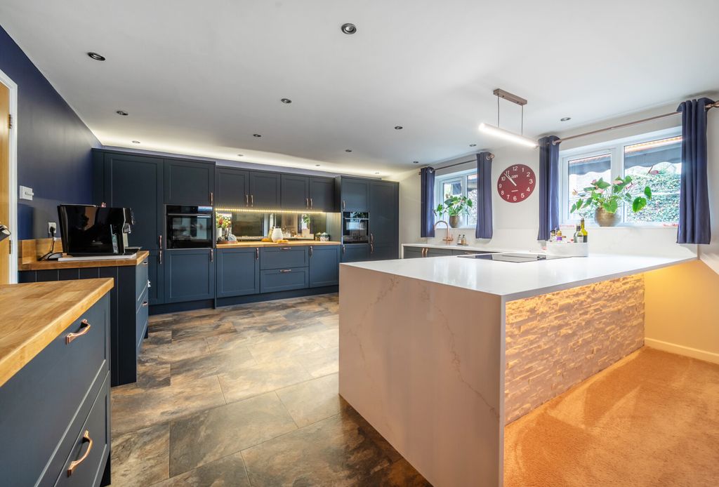 Property photo 3 of 20 1380894-9-6915c30...