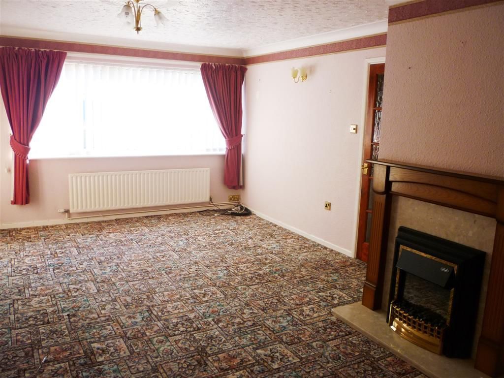 Property photo 3 of 11 Living Room