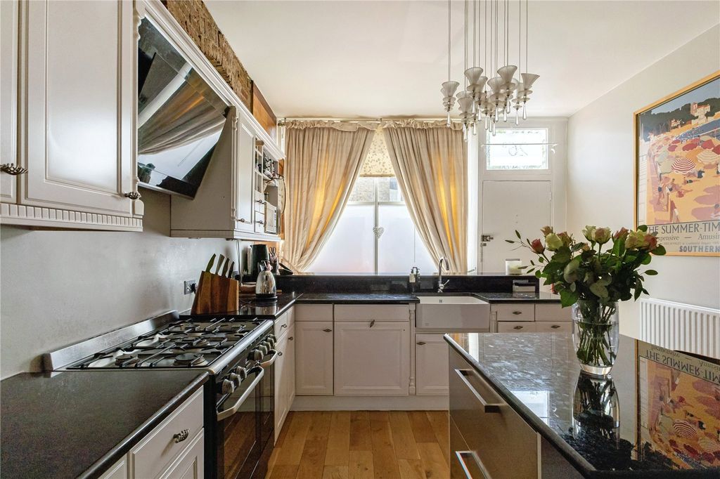 Property photo 2 of 14 Kitchen