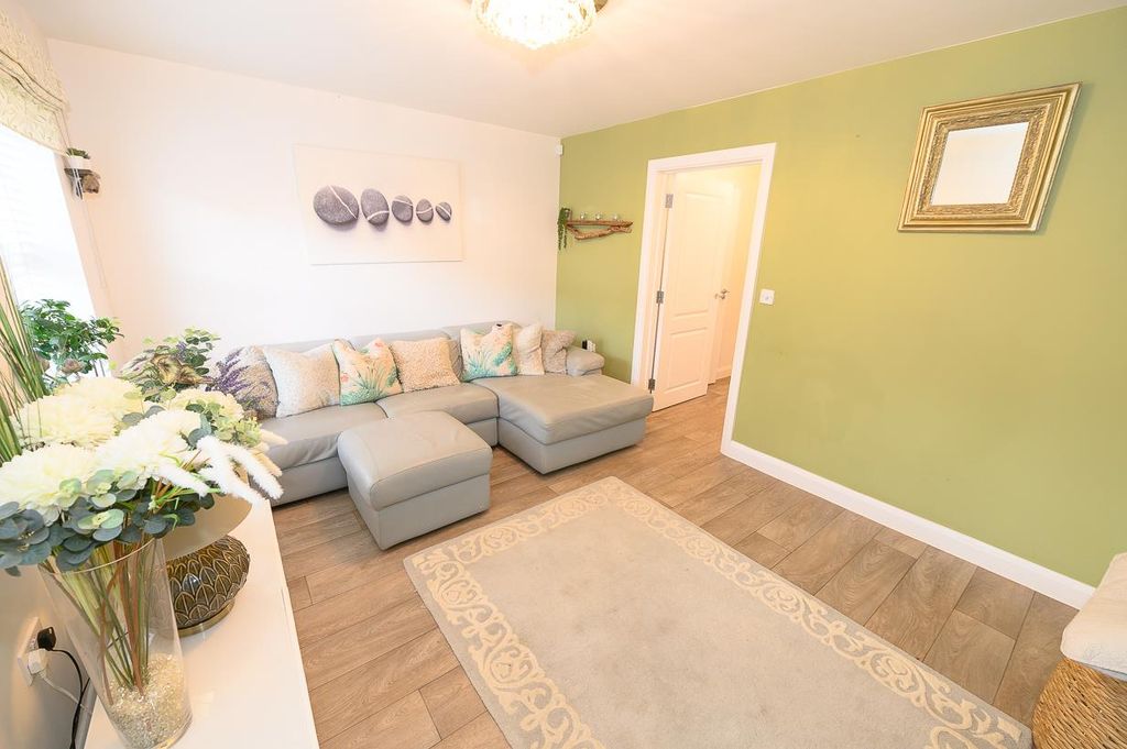 Property photo 3 of 27 Lounge Pic 2.Jpg