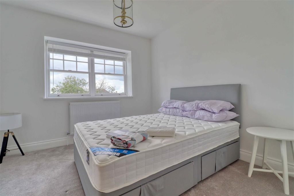 Additional image 13 of 5 bed detached house for saleUpper Third Avenue, Frinton On Sea CO13