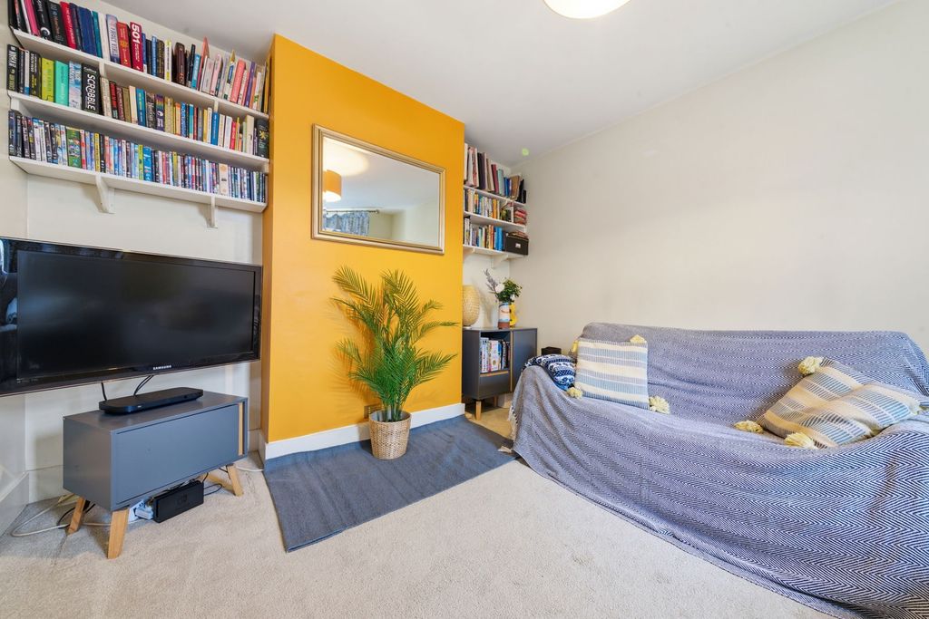 Property photo 3 of 27