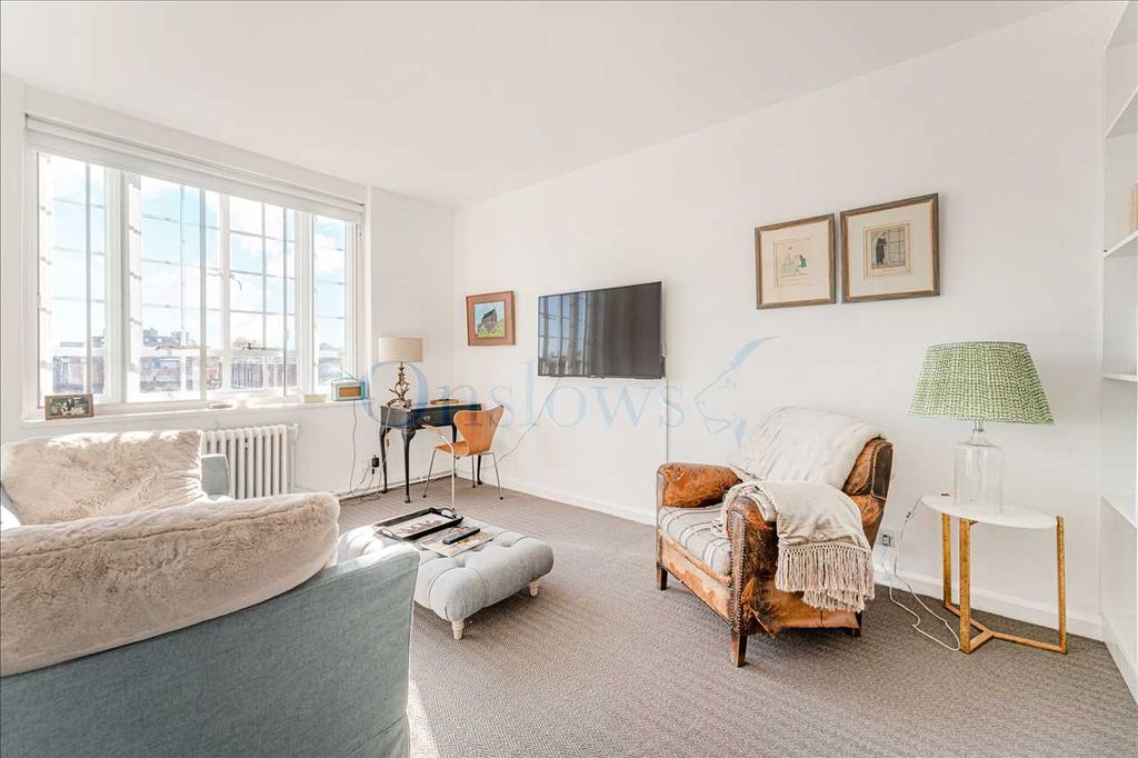 Property photo 2 of 15 Lounge