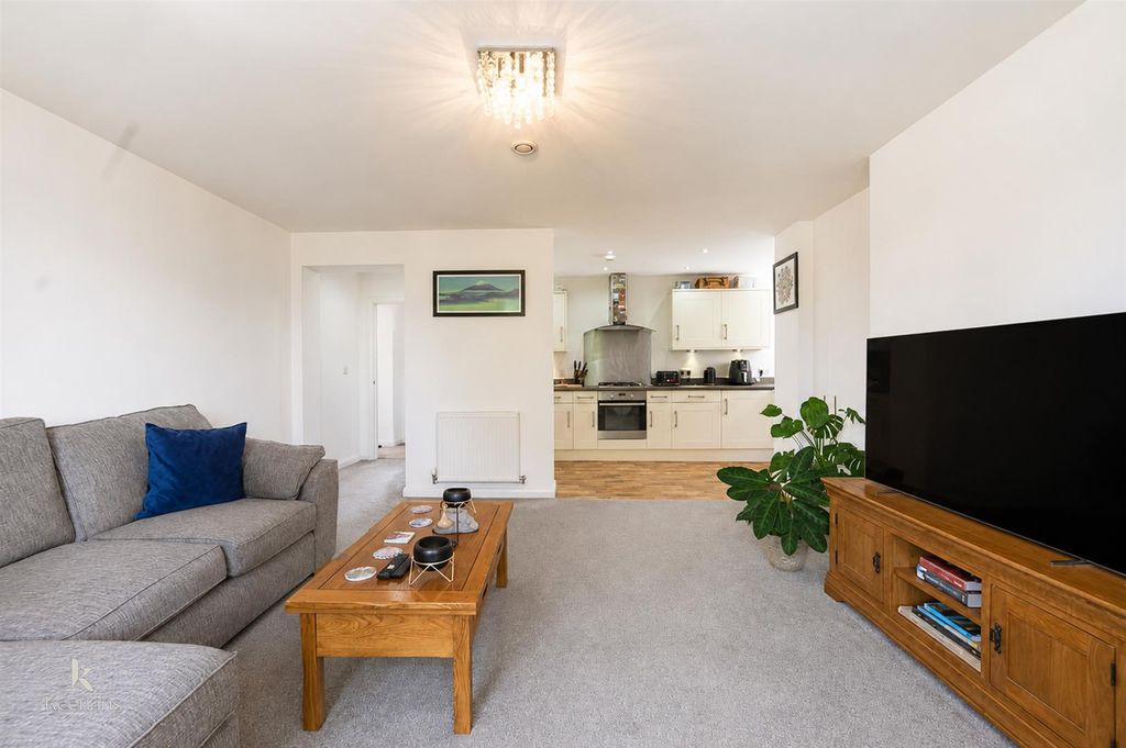 Property photo 3 of 18 Oak-14.Jpg