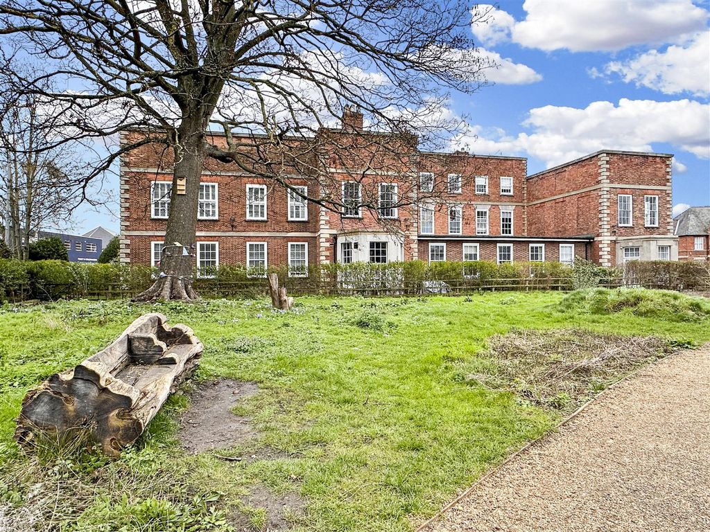 Property photo 1 of 19 Rear Aspect 373