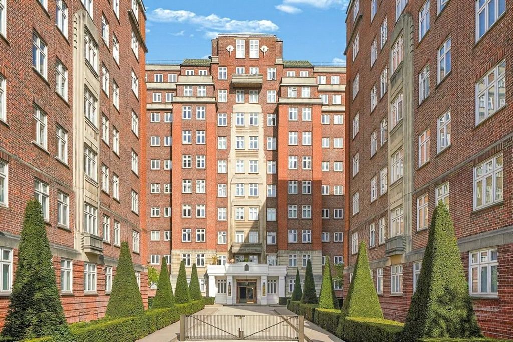 Property photo 1 of 7 External