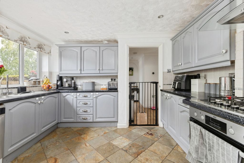 Property photo 2 of 17 Photo