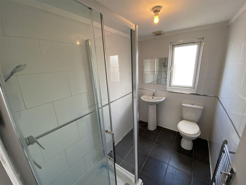 Property photo 3 of 3 Hurstbourne Gdns Ig11