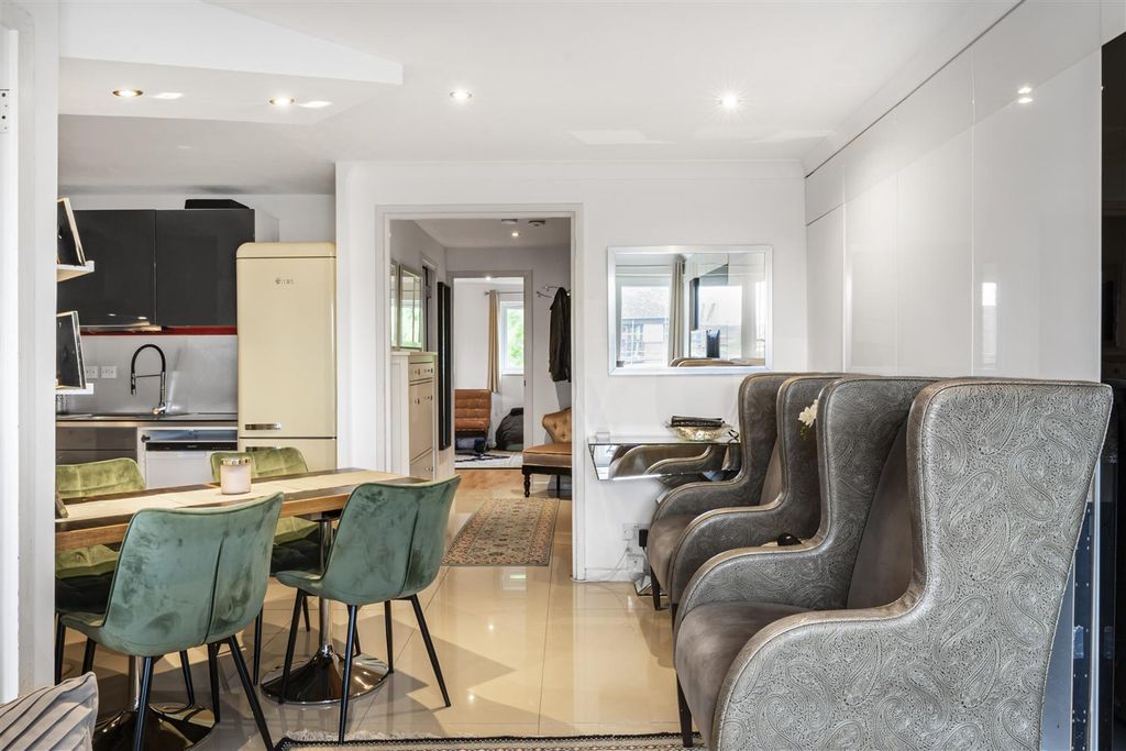 Property photo 2 of 16 Falcon Way.Jpg