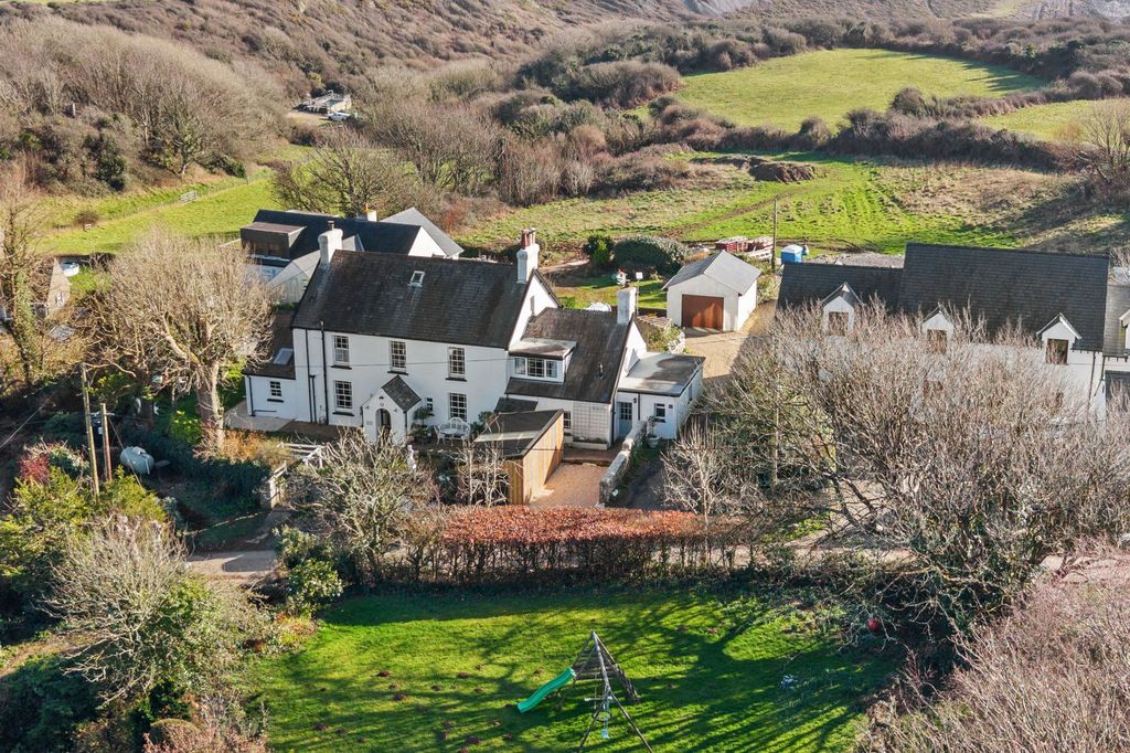 Property photo 1 of 28