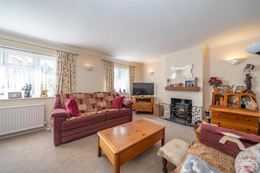 Property photo 2 of 18 78-Holywell-Road-00855.Jpg