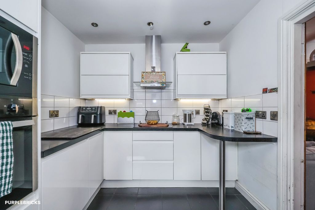Property photo 1 of 21 Kitchen