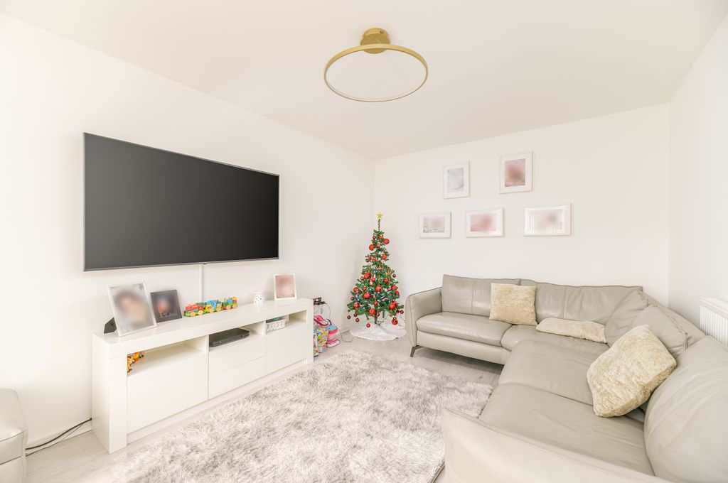 Property photo 3 of 27 03