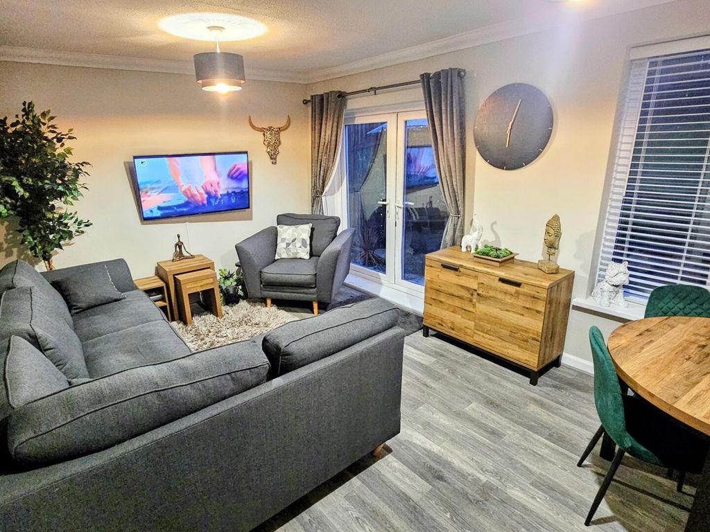 Property photo 2 of 10 Living Room