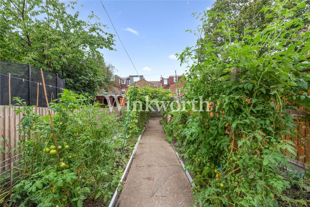 Property photo 2 of 16 Picture No. 17