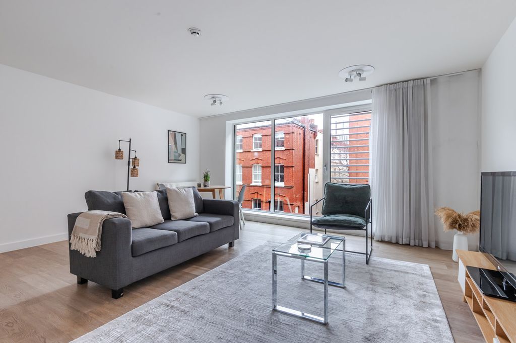 Property photo 1 of 30 Living Room