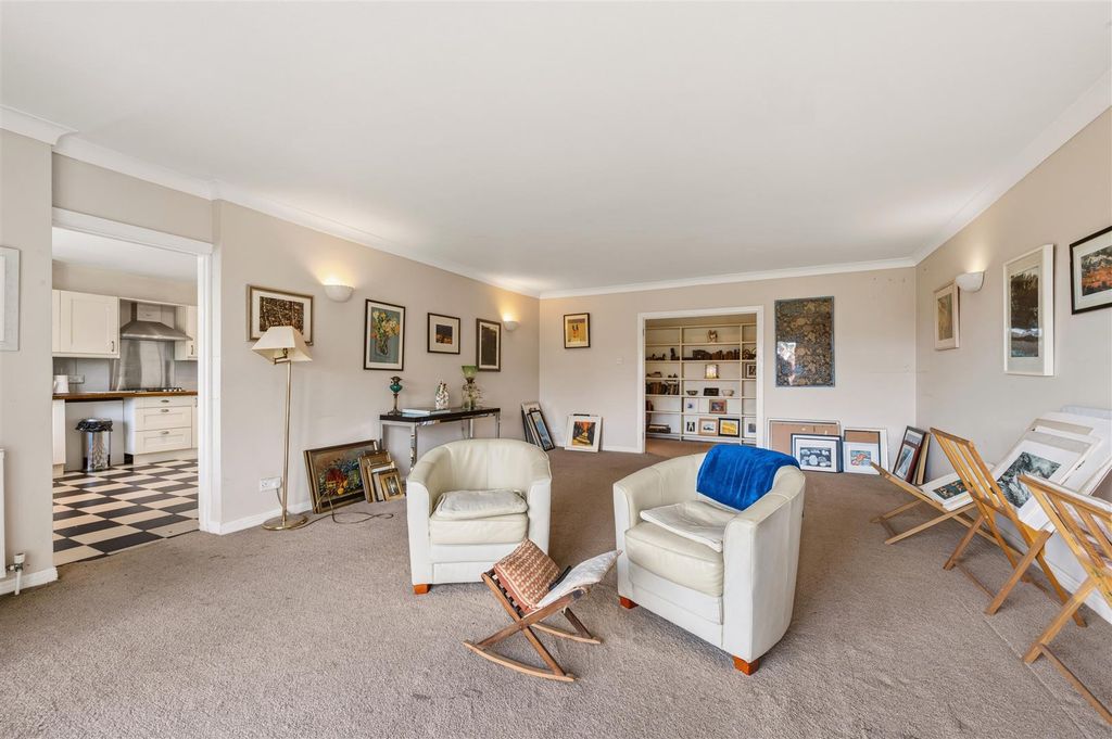 Property photo 3 of 14 1, Hayes Court-7.Jpg