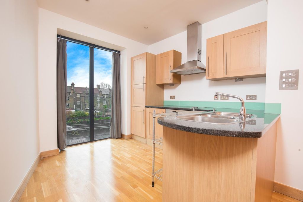 Property photo 2 of 10 Kitchen